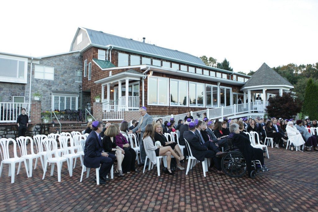 Morningside Inn outside wedding ceremony