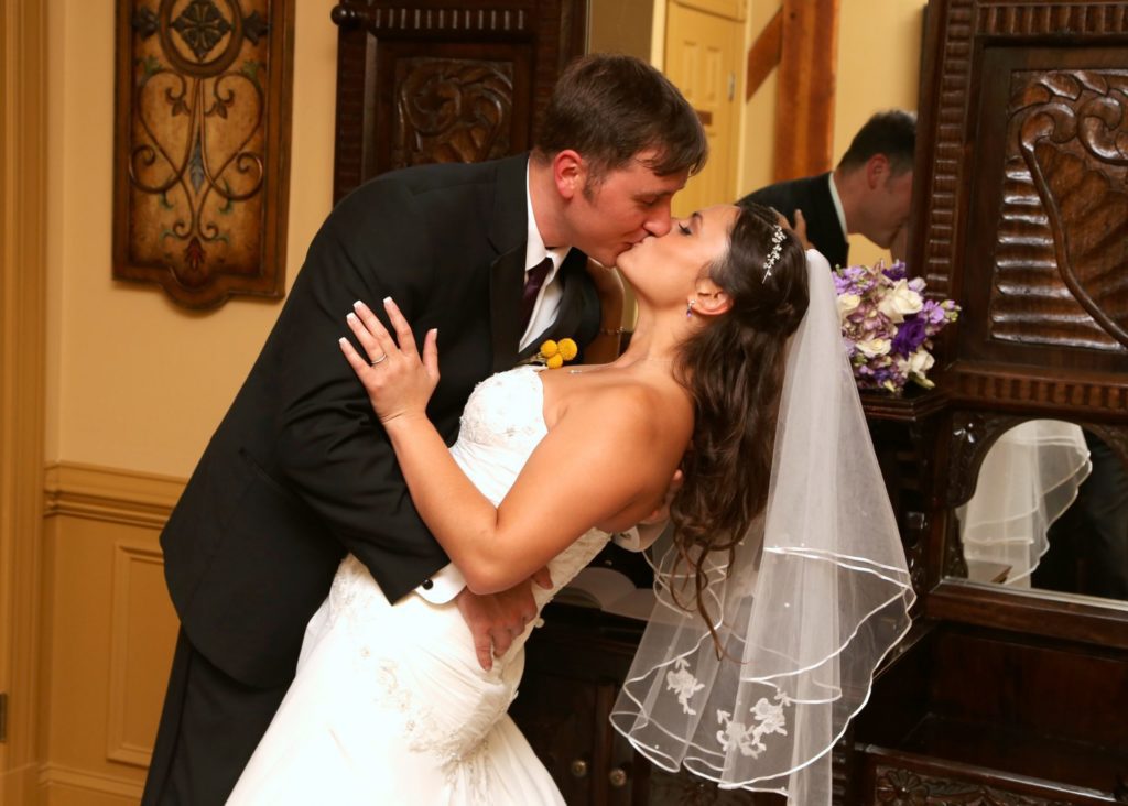 spring wedding at morningside inn located in frederick maryland