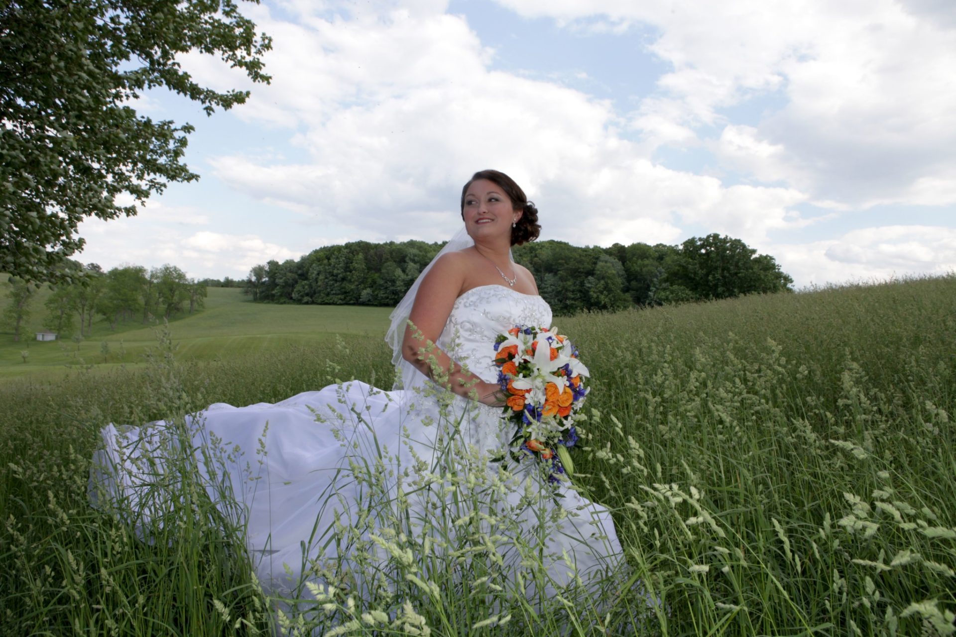 bride pose in the wheat field