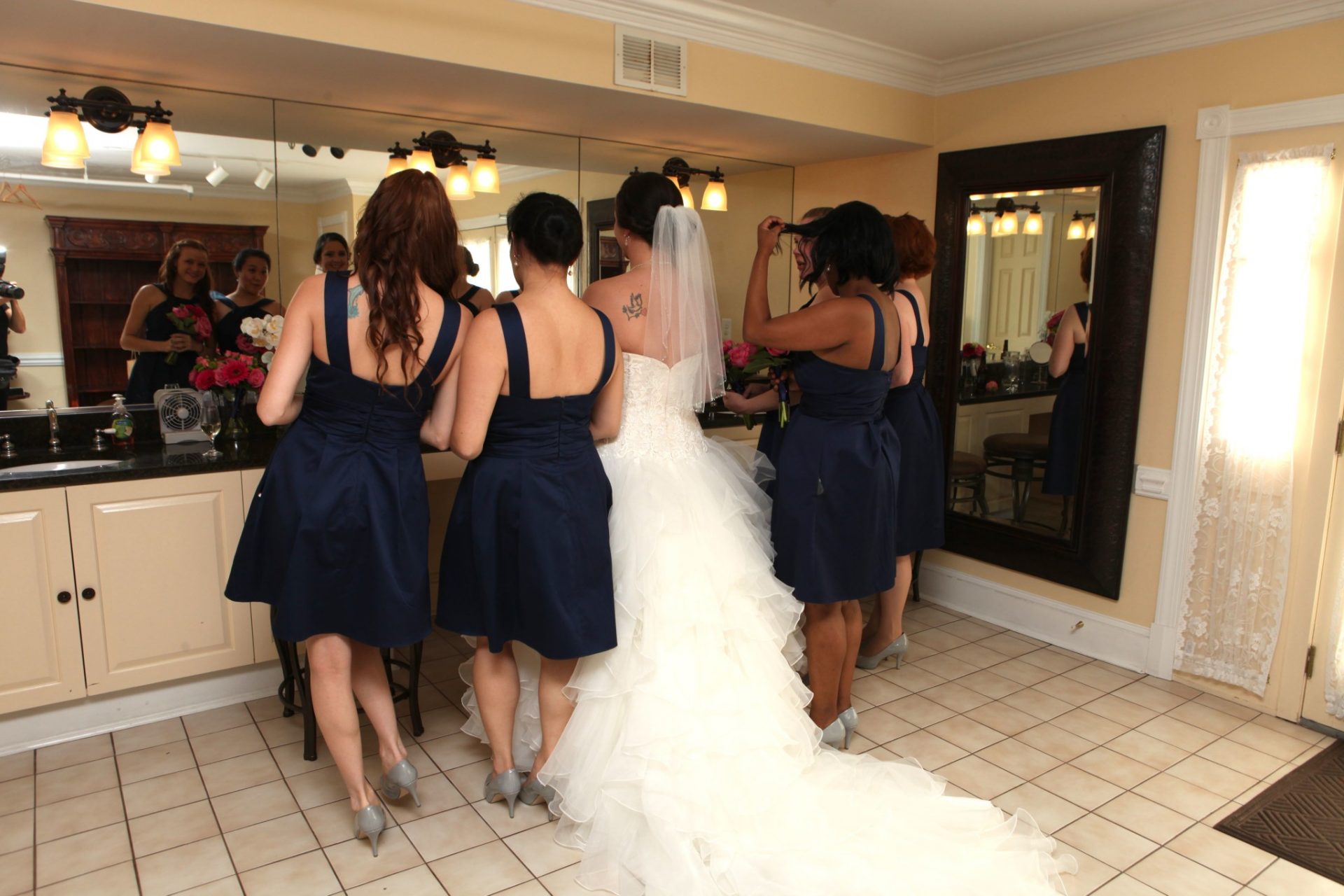 Bride's maids have plenty of space to prepare for Maryland wedding