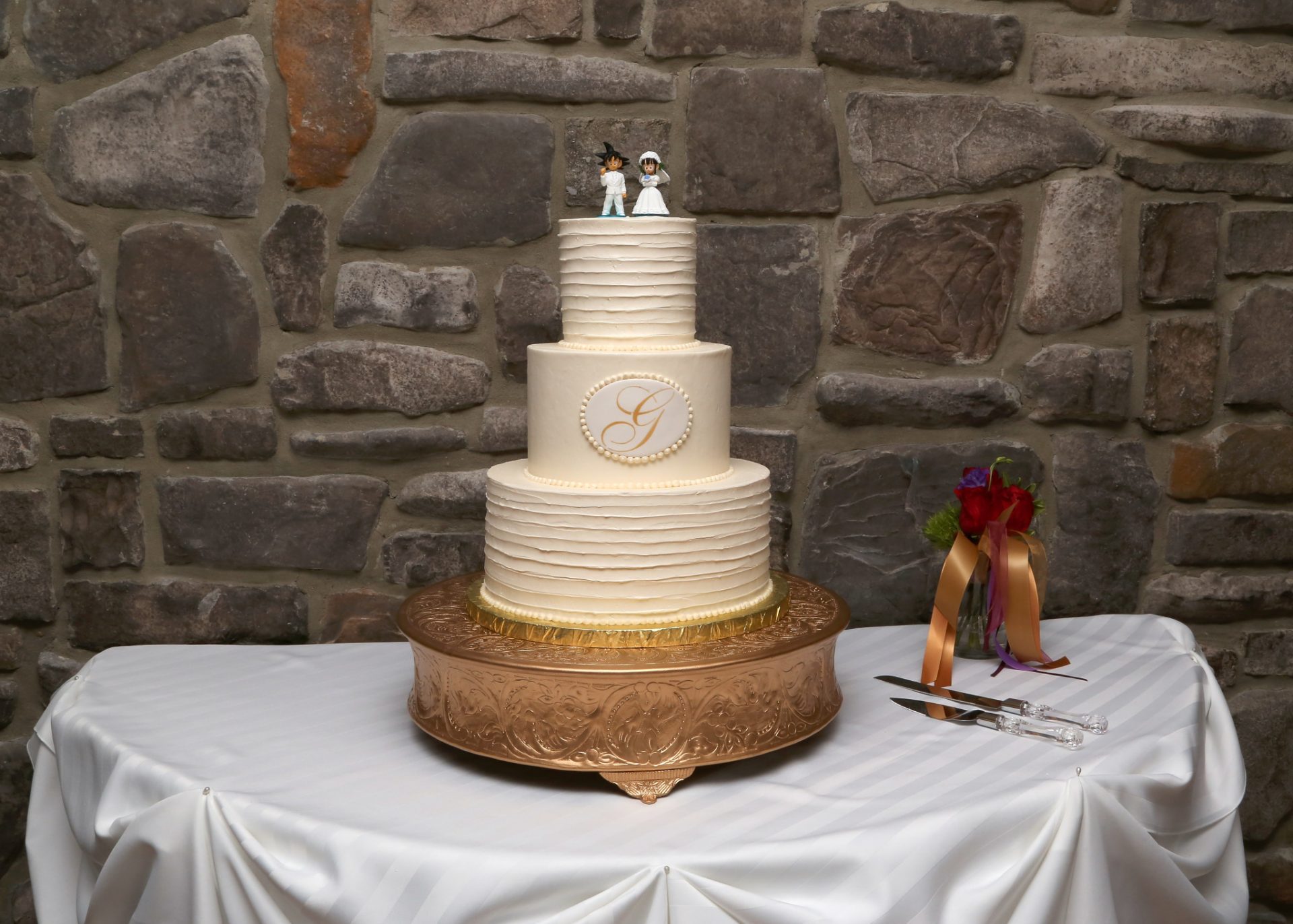 Wedding cake with gold cake stand
