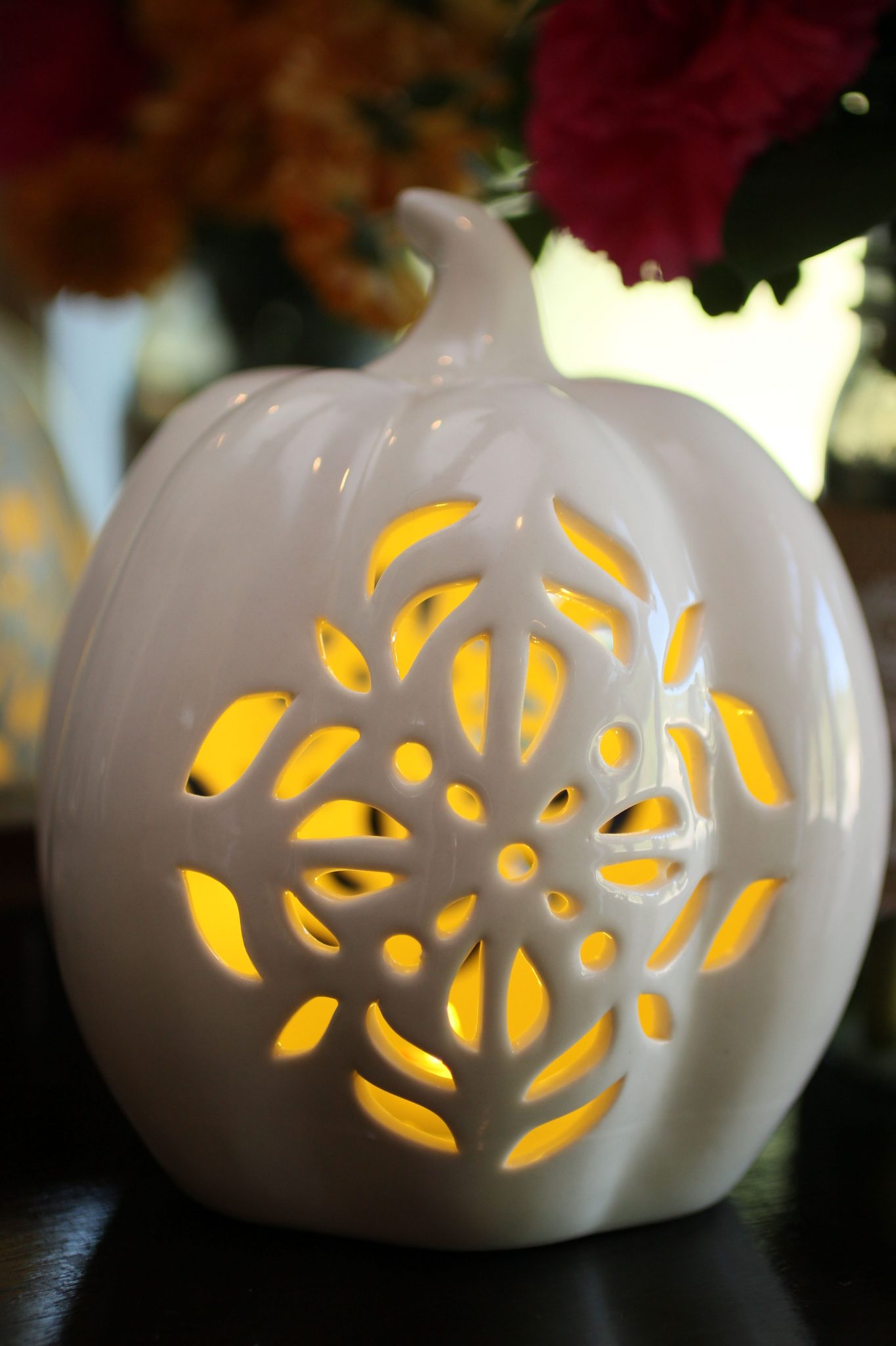 October wedding decoration ideas ceramic carved pumkin