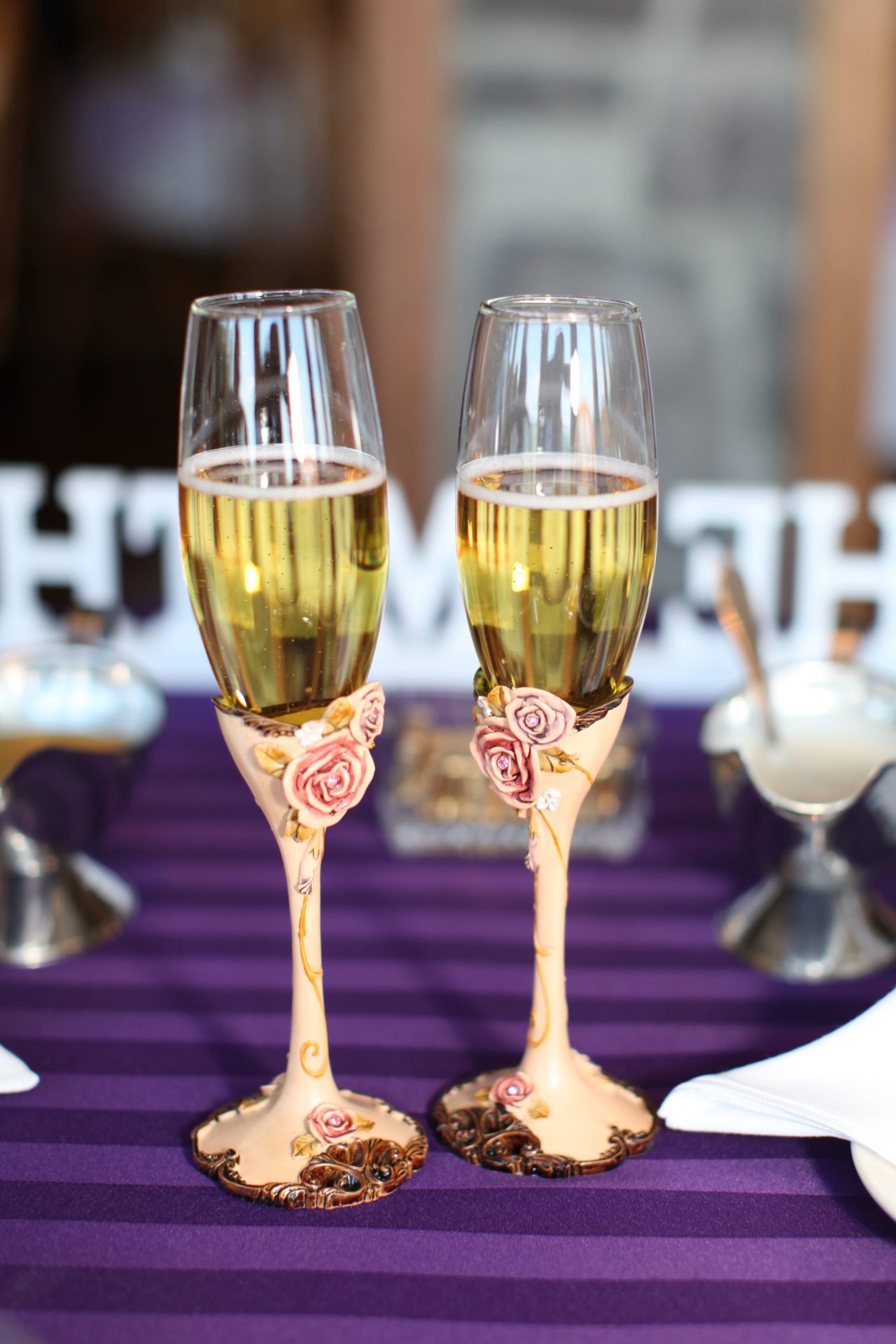 tea party theme wedding wine glasses with roses