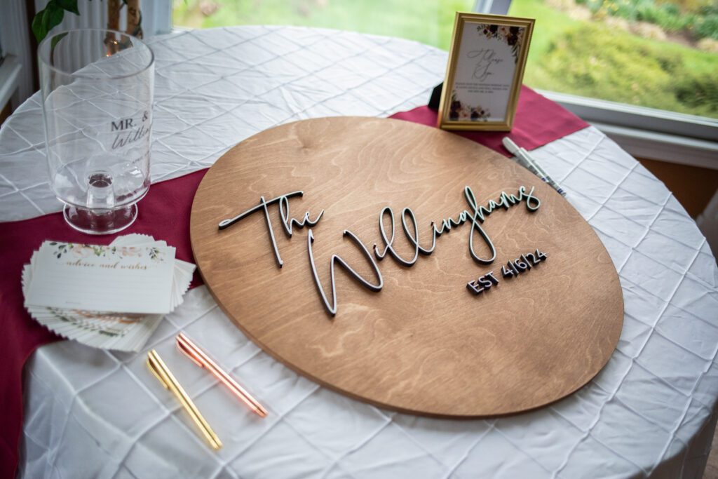 2024 wedding trends wooden wedding sign